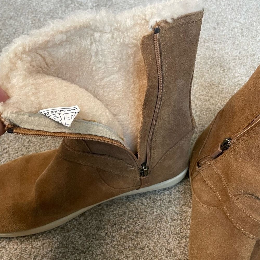 Ugg - Barley Boot - Size 6 - Suede - Tan - Shearling Inner Lining - Picture 8 of 9